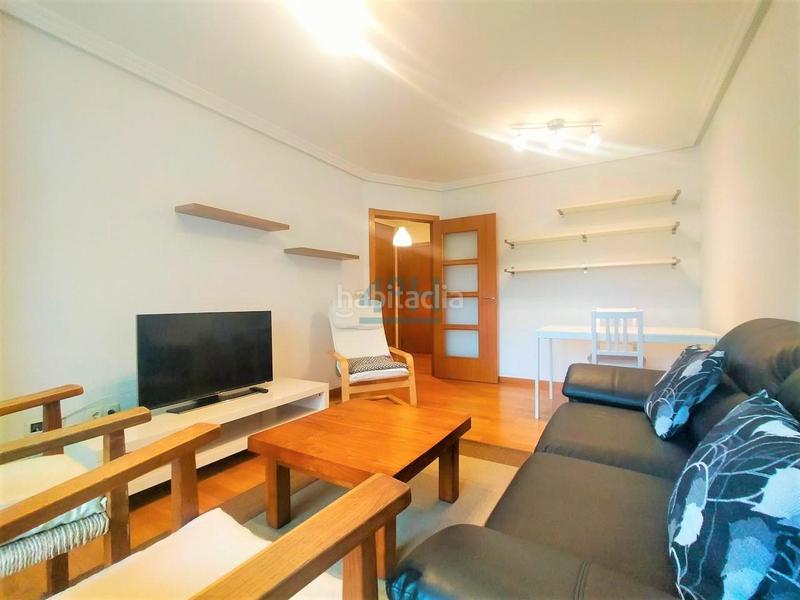 Foto 5c7c7b38-694c-4c90-92f5-cc03b72baa70. Rent apartment with heating parking in As Lagoas Ourense