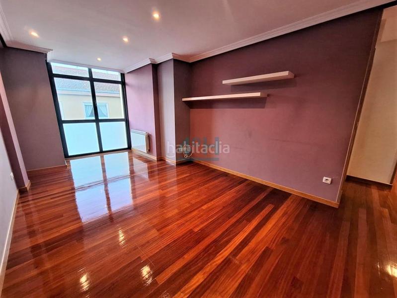 Foto ccc3aced-3fda-4baf-94bb-2241c6a21d50. Location duplex avec chauffage parking dans San Rosendo Ourense