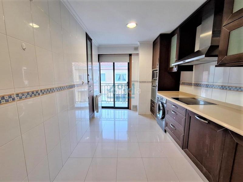 Foto df7e0448-cde8-481d-97ea-f77aa89b969a. Location duplex avec chauffage parking dans San Rosendo Ourense