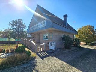 Chalet en San Cibrao das Vias