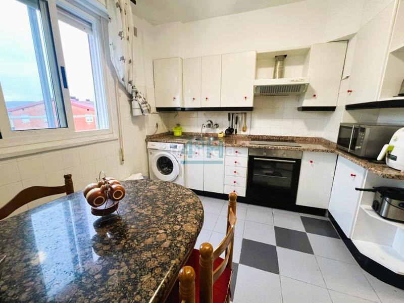 Foto e8a1d198-bfc5-4b41-9f77-2612bfb8a5e9. Apartment with heating pool in Barrocanes Ourense