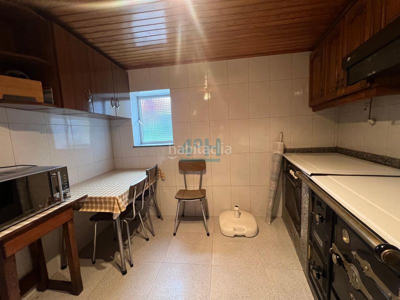 Foto b230d86b-5650-4478-bec0-71166e07896a. Casa amb aparcament a Maceda