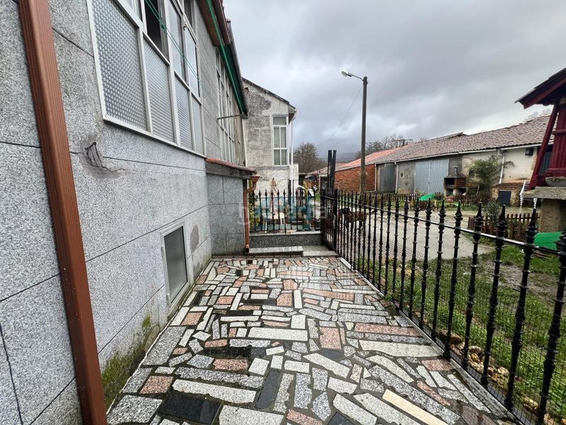 Foto ffeaab55-e419-49d3-87ea-5c5fa129b862. Casa amb aparcament a Maceda