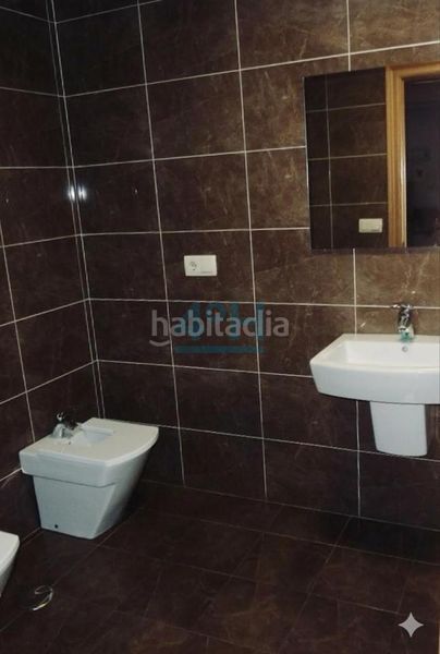 Foto bc914f9b-1bec-4a8a-8c0e-75fed5d63c6e. Pis amb calefacció aparcament a Centro Ourense