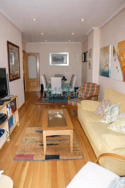 Foto cf3bec83-6fd9-49aa-9de3-066a7d4d08a1. Pis amb calefacció aparcament a Centro Ourense