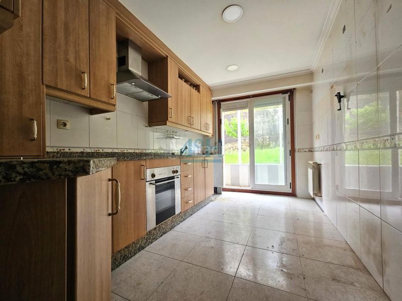 Foto bbf86c9a-eedf-47bd-a167-50657759bae5. Apartament amb calefacció aparcament a Barbadás