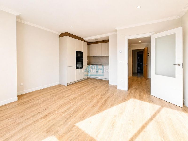 Foto 2a0295c4-78e4-41b4-8ce0-f18bf7eb1d2f. Apartament amb calefacció aparcament a Centro Ourense