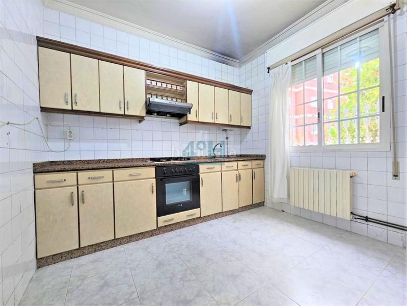 Foto 070356d0-a998-462b-9149-42e6f1ebc7ee. Casa aparellada amb calefacció aparcament a San Francisco Ourense