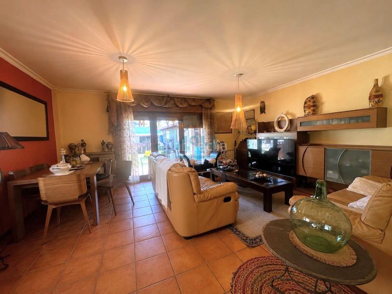 Foto b65b373d-89a5-419a-828a-bdb3a91ea3b4. Haus mit heizung in Pereiro de Aguiar (O)