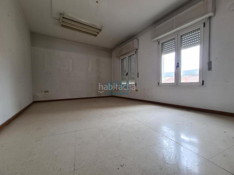 Foto b02ffdab-e4ef-43fa-abcd-c08c9836fae1. Edificio in Casco Viejo Ourense