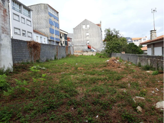 Terreny residencial a Rúa valle inclán 26. Solar en ribeira