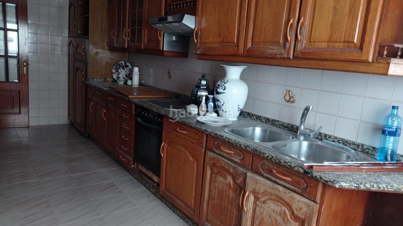 Foto 5049f6a4-edc2-49e8-936f-3f8d37d1def0. Piso en rego de Foz 6 piso 4 hab. a 50m. playa en Foz