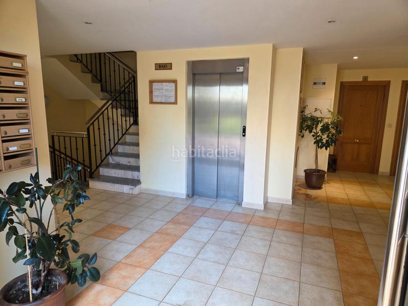 Foto c8d1b9f0-ffb8-4934-bb64-45823ce89a9a. Piso en camiño viladaide-cruce anguie 71 piso 3 hab. terraza y vistas al mar en Barreiros