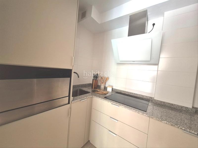 Foto 5493f43f-629e-4ca0-858e-1736963d51c3. Piso en avenida castelao 75 piso con terraza en Cedeira