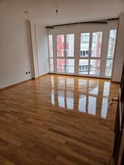 Pis en Avenida lvaro cunqueiro 21. Piso de 3 hab. en foz