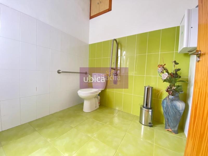 Foto 319fe103-f91e-4f65-97f7-21068bd47997. Lloguer local comercial amb calefacció a Mos