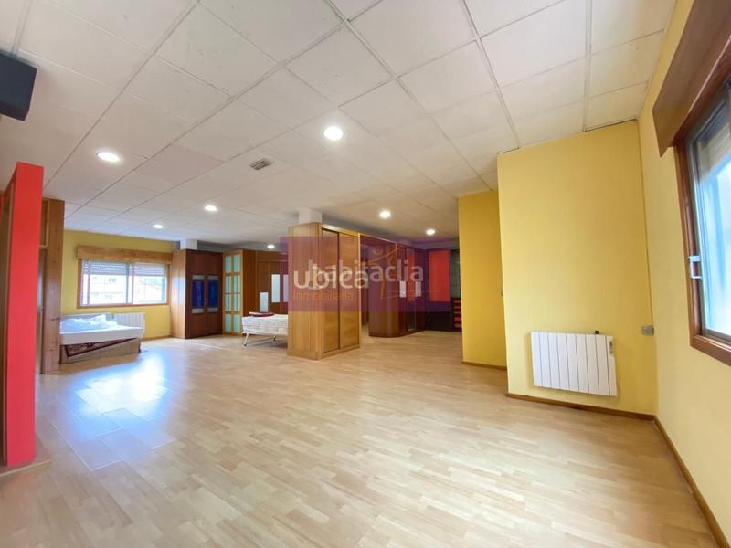 Foto 80f8ed87-9ca8-41c6-82d9-865f2c169279. Lloguer local comercial amb calefacció a Mos