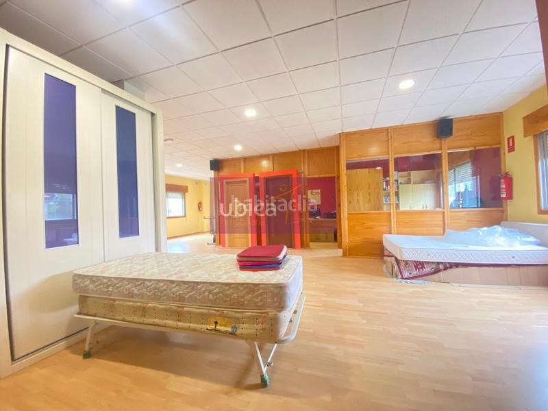 Foto a9cf1e69-55b2-4323-a99f-3eaecb19e41d. Lloguer local comercial amb calefacció a Mos