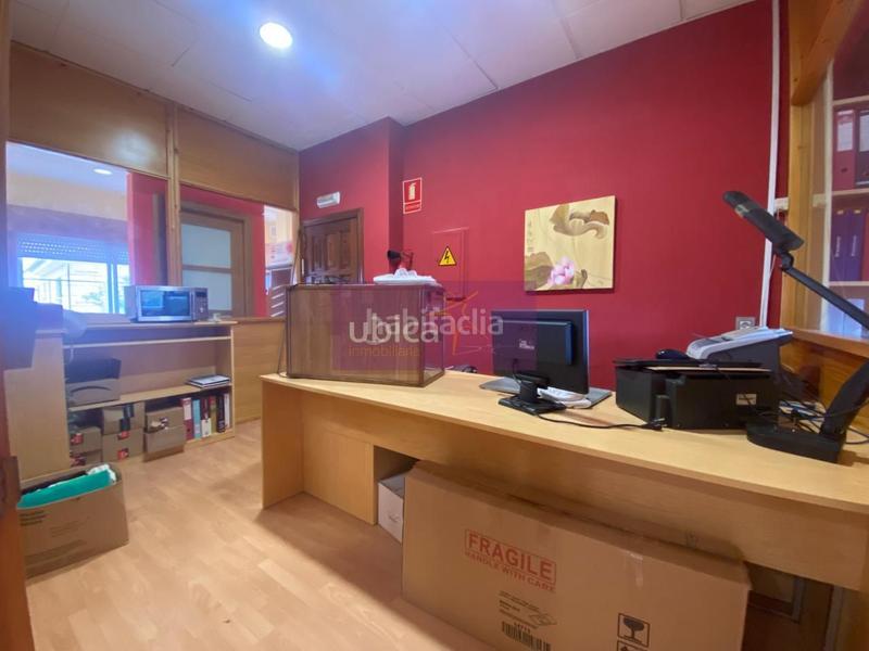 Foto 5a388926-901a-44c9-bbce-930ba26b1b29. Location local commercial avec chauffage dans Mos