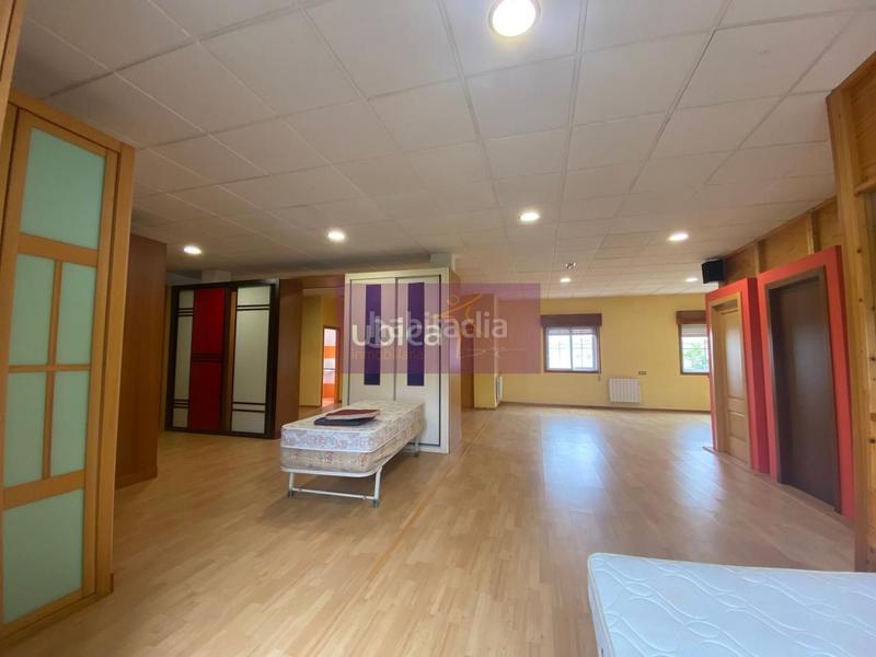 Foto c52d69f6-48b6-4a10-9d6e-f10644d7285c. Location local commercial avec chauffage dans Mos