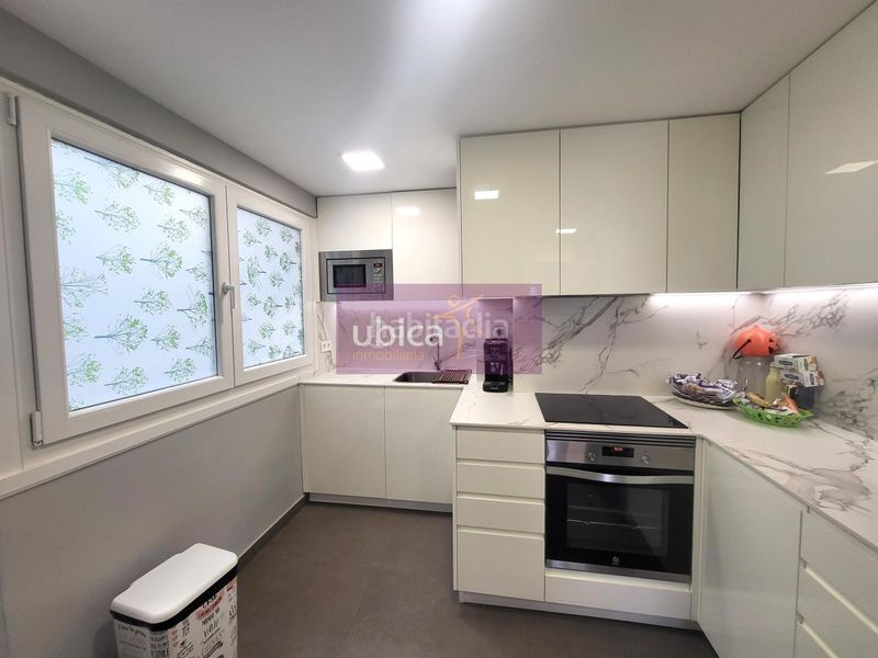 Foto 3c01d661-a51a-490c-be36-043ca3fcae9e. Piso en Berbés - Peritos Vigo