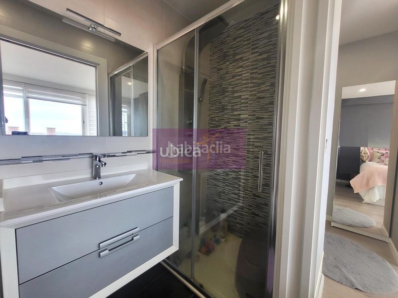 Foto 86d7173c-9825-46c6-a972-5fc295da0a11. Piso en Berbés - Peritos Vigo