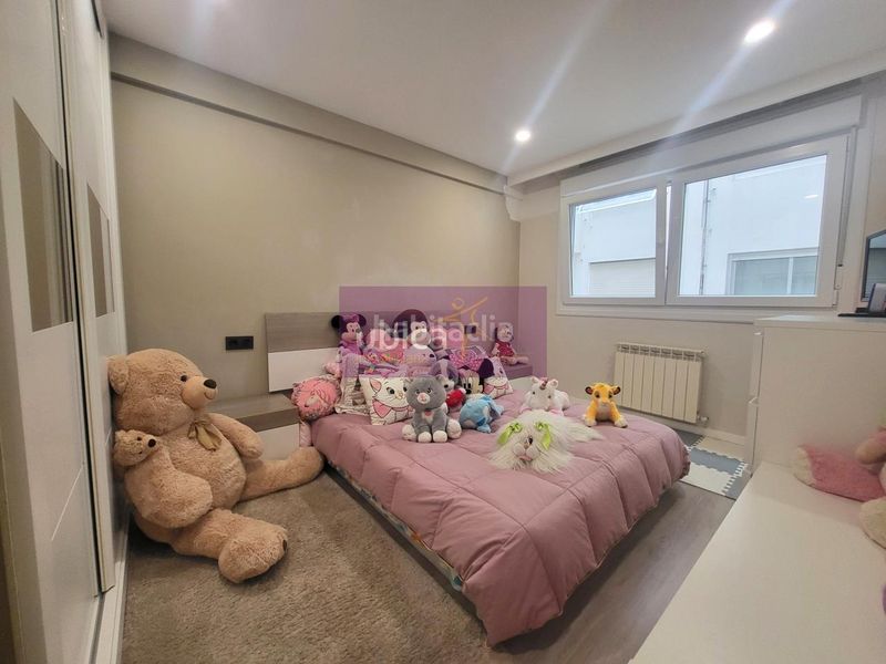 Foto c7e5fc1e-2604-4f63-bdcb-f6a2b267fdb6. Piso en Berbés - Peritos Vigo