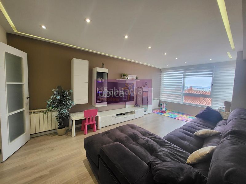 Foto fdaf3bc3-ea09-466a-9a90-70e5a18751f7. Piso en Berbés - Peritos Vigo