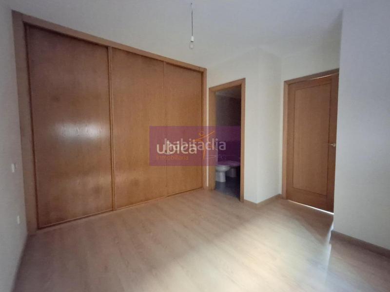 Foto 8a6e8f6e-4e83-4fd7-92ed-3046a105b271. Àtic amb calefacció aparcament a Ponteareas