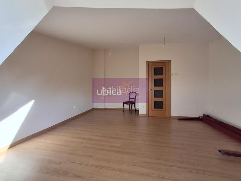 Foto c7f8b662-9f44-4bc7-8278-cf9d7ef1480c. Àtic amb calefacció aparcament a Ponteareas