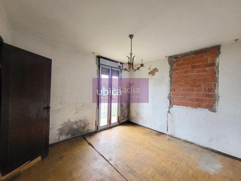 Foto 0f6d2bdc-0331-4276-9dc1-a8d38d4e1373. Casa amb aparcament a Redondela