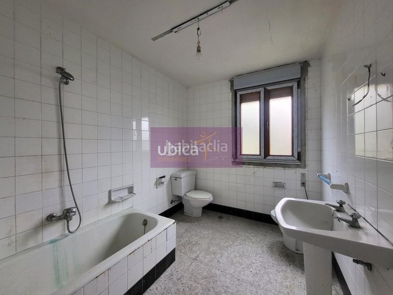 Foto b4fefa9b-7d39-4b1b-95d9-27c9b0e1b293. Casa amb aparcament a Redondela