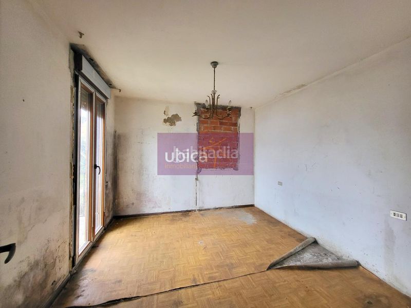 Foto b69ed730-4fb6-4d5f-a8dc-a7e0022f81e4. Casa amb aparcament a Redondela