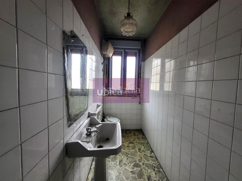 Foto f25e903b-60a4-4a3a-ae80-801ed92317b9. Casa amb aparcament a Redondela
