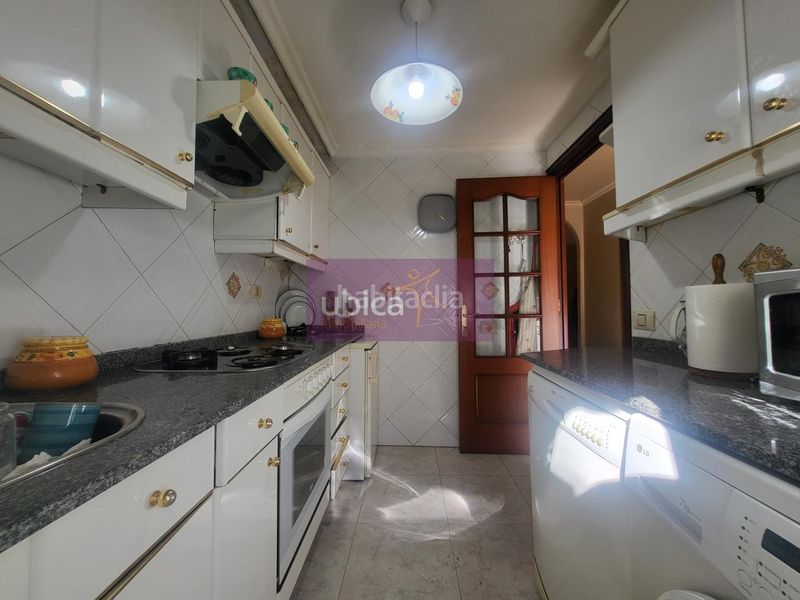 Foto 698e3db9-2171-4691-9325-028ec63e238b. Casa adossada a Teis Vigo