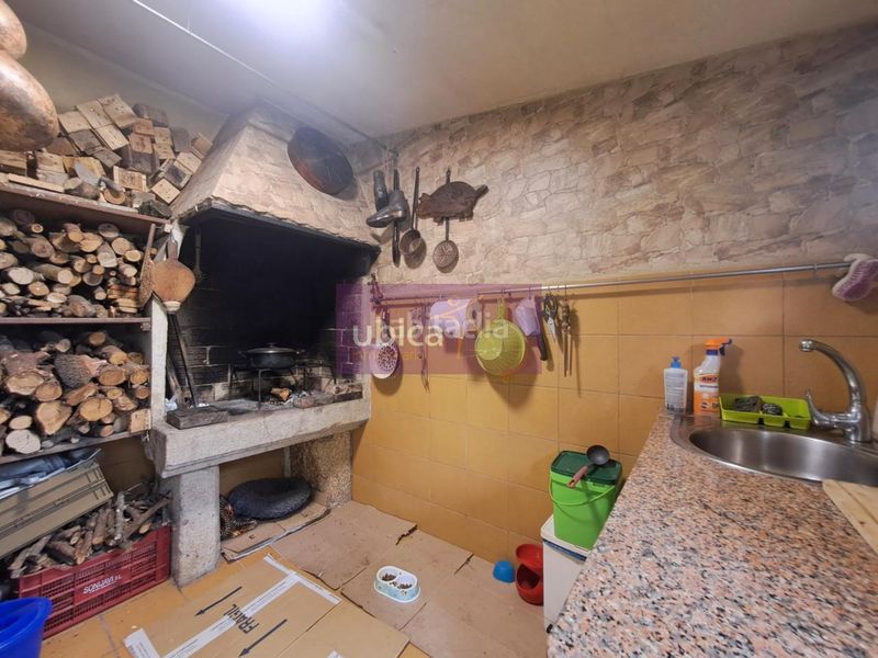Foto 1d057f3a-835c-4fda-aa2a-80a72b4dbb36. Casa amb calefacció aparcament a Lavadores Vigo