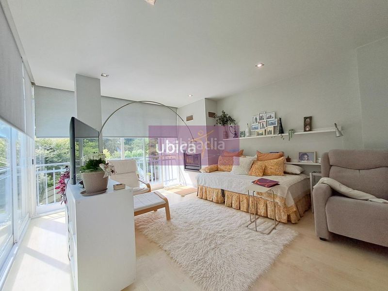 Foto 8fa7fd14-4047-44a4-9210-ab24478b017e. Casa amb calefacció aparcament a Lavadores Vigo