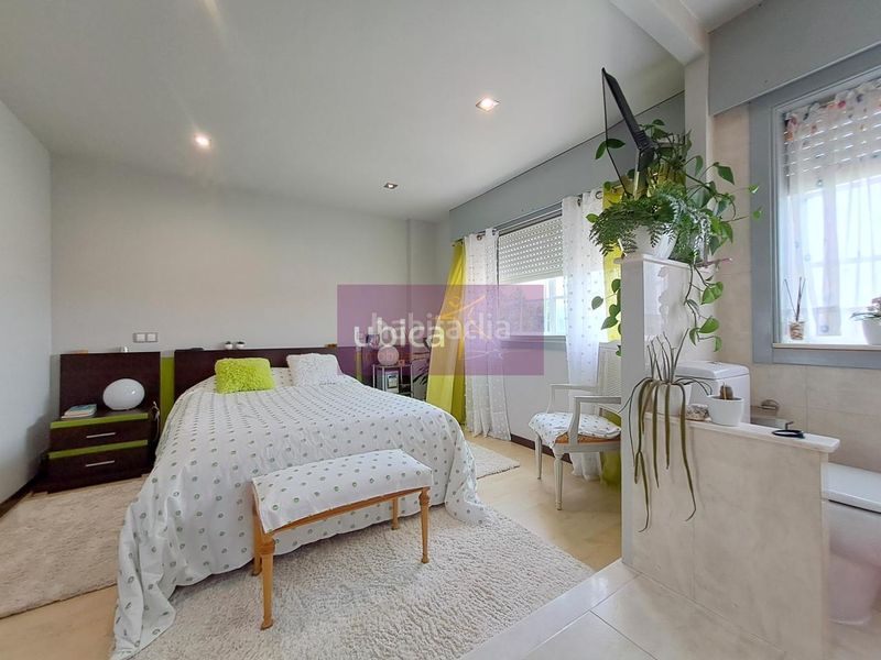 Foto b9908521-82e6-49ac-bd69-6e256a8e2da1. Casa amb calefacció aparcament a Lavadores Vigo