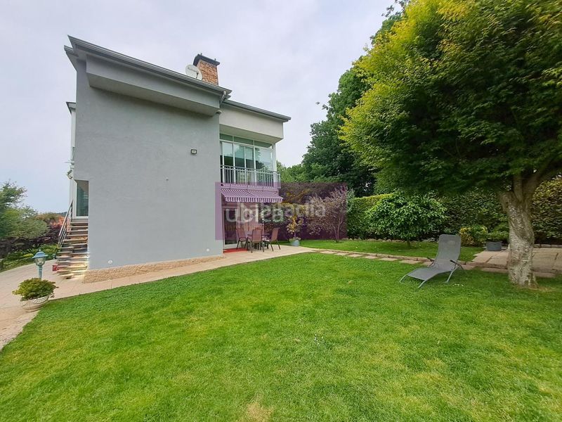 Foto d61ffefb-52ad-4ffa-ae4d-ed81703345d0. Casa amb calefacció aparcament a Lavadores Vigo
