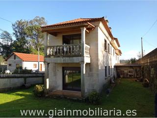 Maison jumelée à Angoares 15. Casa adosada en venta en angoares