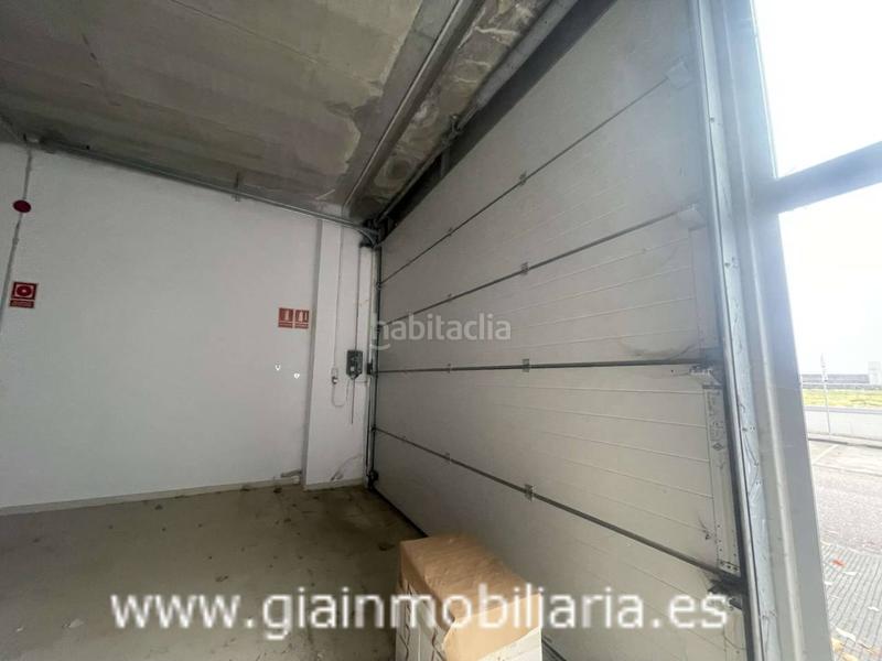 Foto f066e875-bf0c-4f4d-aea0-67a5509efd74. Fabrikhalle in venda 9 in Valadares - Beade Vigo