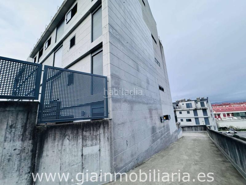 Foto a1e9cdb9-4aa4-42ee-9ff7-b518d6111d52. Parking voiture dans o burgo 73 dans Baiona