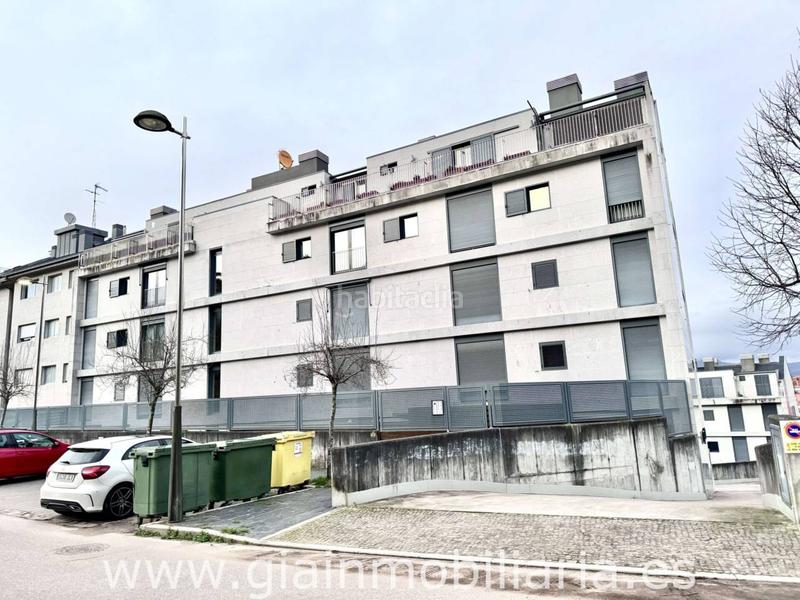 Foto b9bbb3ba-771f-4787-ae18-d0760a9befe9. Parking voiture dans o burgo 73 dans Baiona