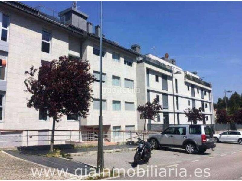 Foto ec96e43f-fdb3-463a-962f-d51df8205618. Parking voiture dans o burgo 73 dans Baiona