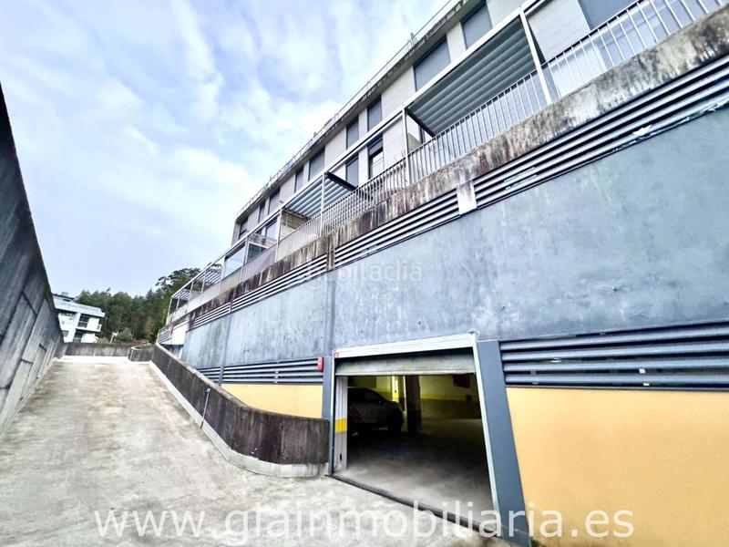 Foto 12d4bf28-7fa8-40b3-8eb6-0d563355753a. Parking voiture dans o burgo 73 dans Baiona