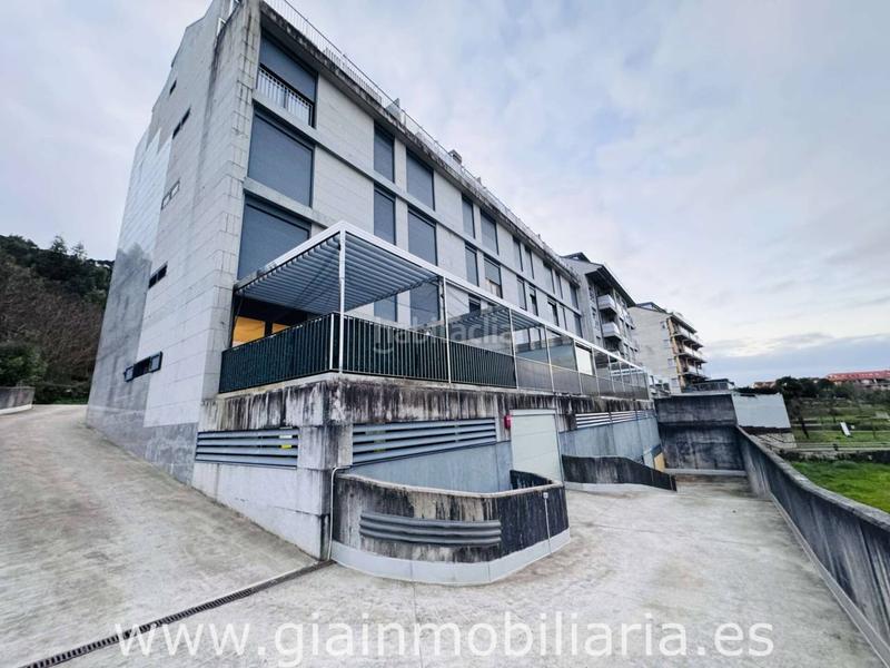 Foto a4aaee4a-e810-4649-b2cb-a7ed9fd77644. Parking voiture dans o burgo 73 dans Baiona