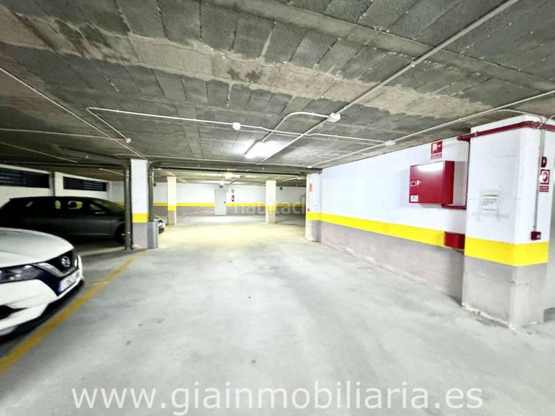 Foto c5bf6502-48d3-4f8b-a86e-846f851abc51. Parking voiture dans o burgo 73 dans Baiona