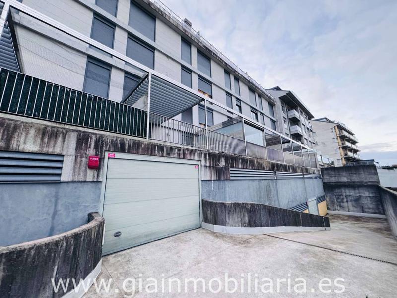 Foto eb4a7e96-4d12-4f6d-8d22-4e1c02b8743d. Parking voiture dans o burgo 73 dans Baiona