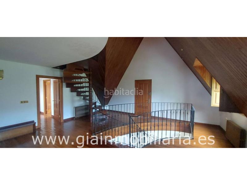 Foto 0b3029f7-a193-4bac-9a7f-8e3bfef5cba8. Casa adosada en ral 10 oportunidad piscina en Tomiño