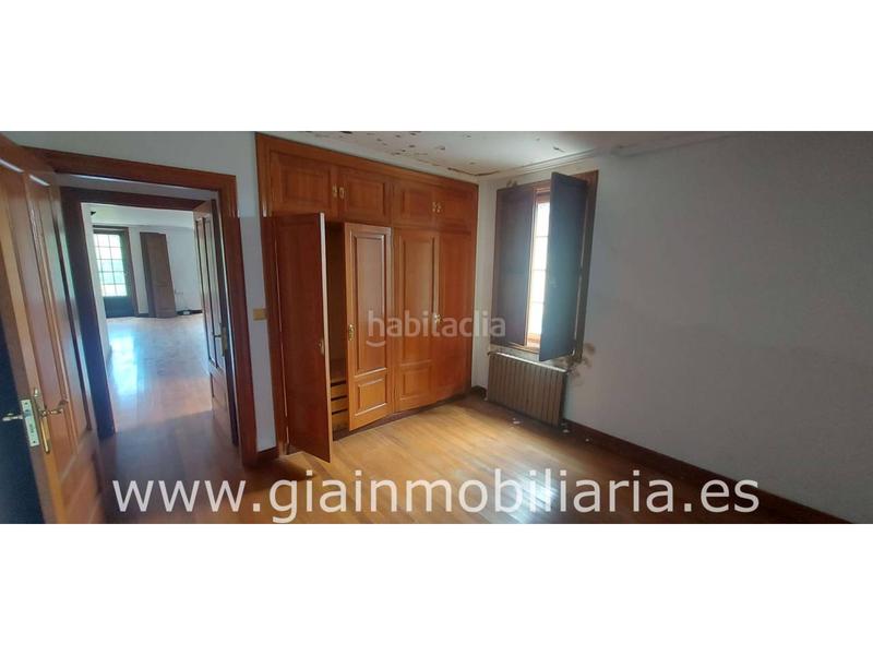Foto 1acdc404-4759-47f6-ab72-545018fb9a01. Casa adosada en ral 10 oportunidad piscina en Tomiño